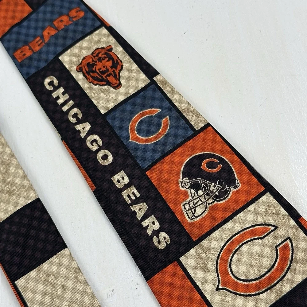 VTG Chicago Bears 100% Silk Tie Men NFL Football Logo Helmet AOP  All Over Print